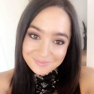 Meet your Posher, Samira